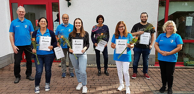 25 Jahre Mitgliedschaft von links: Michael Toigo (1. Vorsitzender), Gaby Schilz, Herbert Schilz, Vivian Loftin, Eva Hahn, Antonia Friehl, Daniel Schilz, Andrea Reim (2. Vorsitzende)